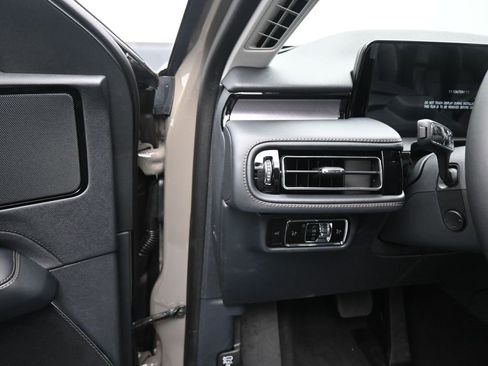 New 2025 Lincoln Aviator 2WD w/ Equipment Group 101A image 3