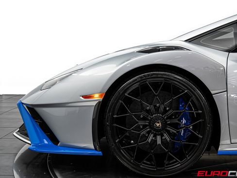 Used 2023 Lamborghini Huracan STO RWD image 14