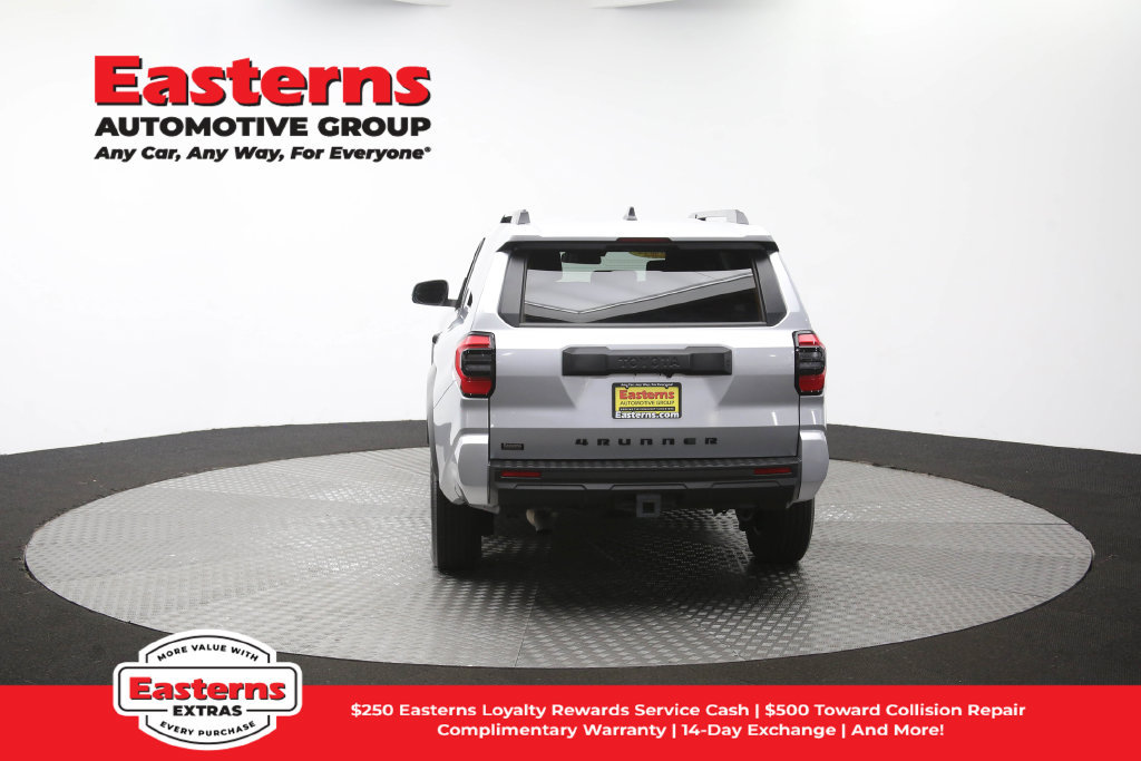 Used 2025 Toyota 4Runner SR5 AWD/4WD image 38