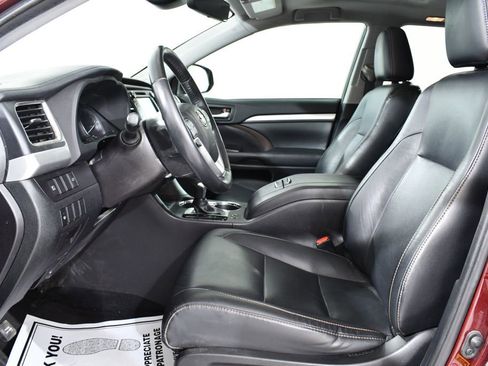 Used 2019 Toyota Highlander XLE AWD/4WD image 6