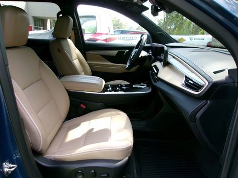 Used 2025 Buick Enclave Preferred w/ Power Package image 19