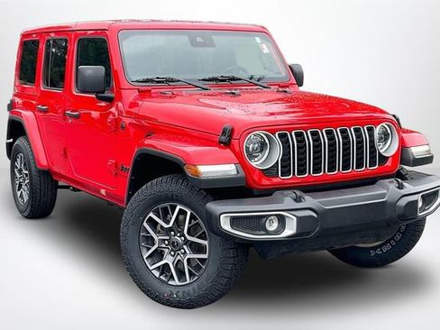 Used 2025 Jeep Wrangler Unlimited Sahara AWD/4WD image 1