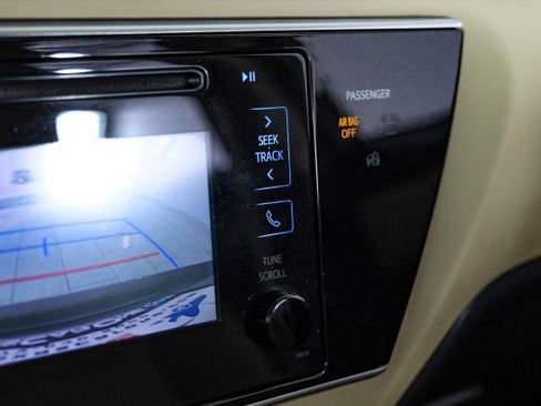 Used 2017 Toyota Corolla LE image 29