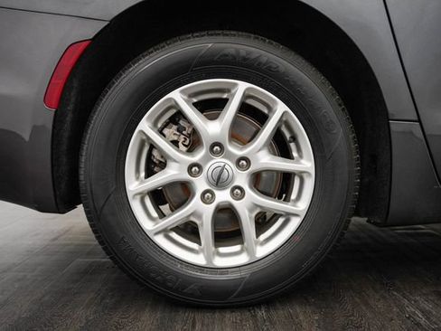 Used 2023 Chrysler Pacifica Touring-L FWD image 42