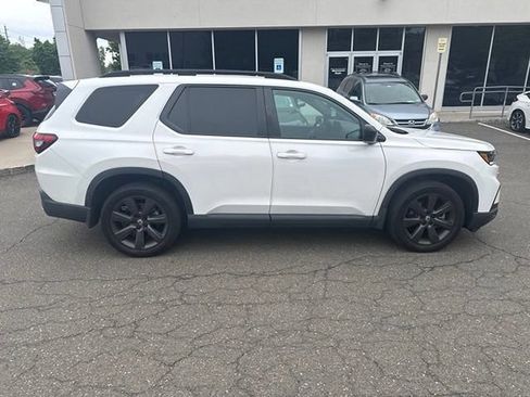 Used 2023 Honda Pilot Sport image 7