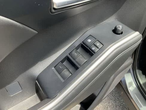 Used 2022 Toyota Highlander XLE AWD/4WD image 13