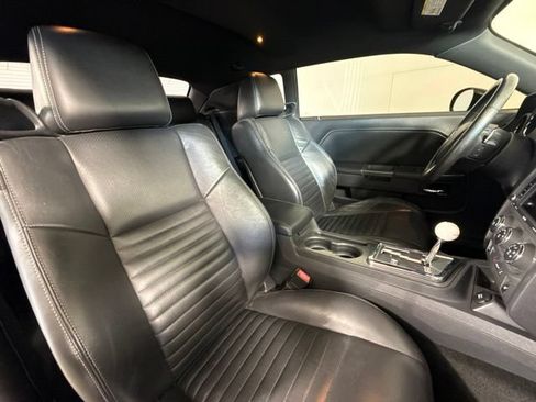 Used 2013 Dodge Challenger R/T RWD image 31