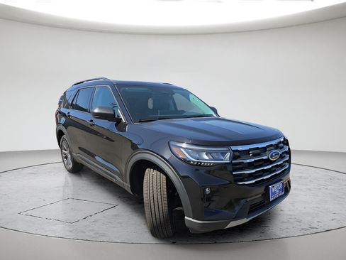 New 2026 Ford Explorer Active w/ Active Comfort Package AWD/4WD image 2