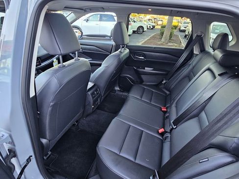 Used 2025 Nissan Rogue SL w/ Tech Package FWD image 13