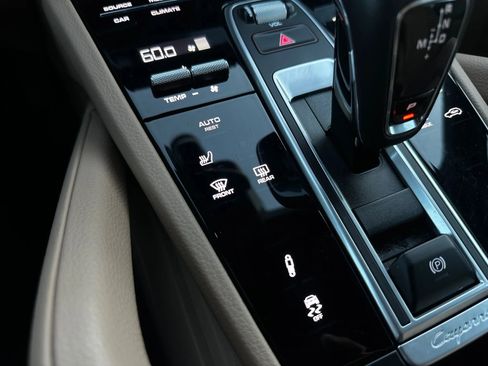 Used 2022 Porsche Cayenne Coupe image 52