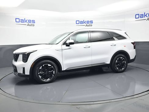 Certified 2026 Kia Sorento S FWD image 4