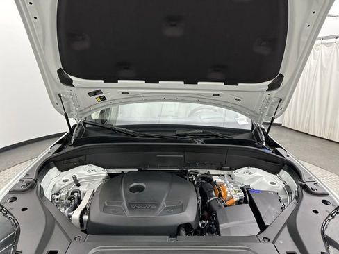 Certified 2025 Volvo XC90 T8 Ultra w/ Lounge Package image 27