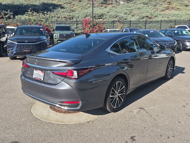 Used 2025 Lexus ES 300h w/ Premium Package FWD image 5