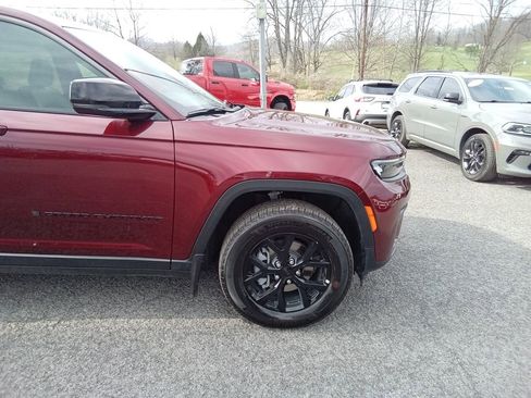 New 2026 Jeep Grand Cherokee Altitude AWD/4WD image 2