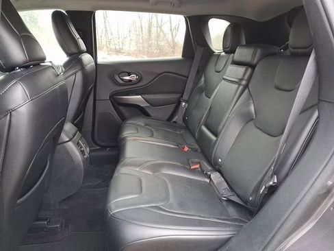 Used 2019 Jeep Cherokee Limited image 19