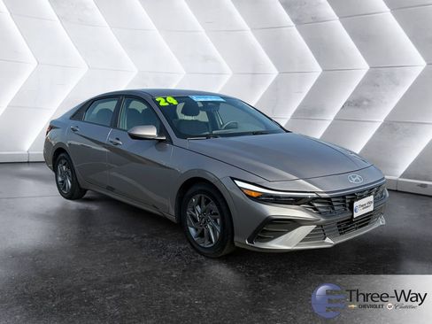 Used 2024 Hyundai Elantra SEL image 7