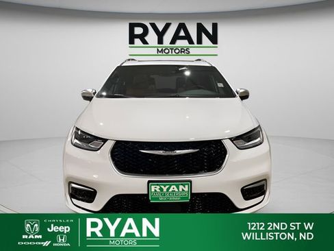 New 2026 Chrysler Pacifica Pinnacle image 4