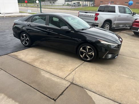 Used 2021 Hyundai Elantra Limited FWD image 4