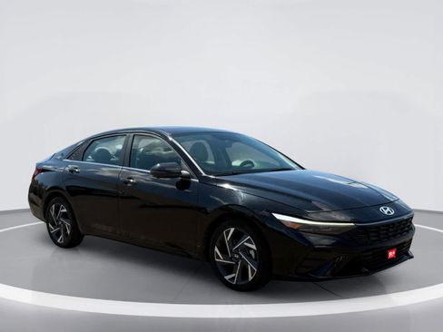 Used 2024 Hyundai Elantra Limited FWD image 7