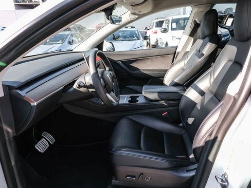 Used 2022 Tesla Model Y Performance AWD/4WD image 16