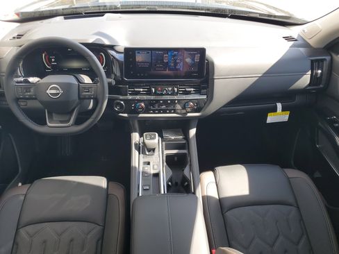 New 2026 Nissan Pathfinder Platinum image 19