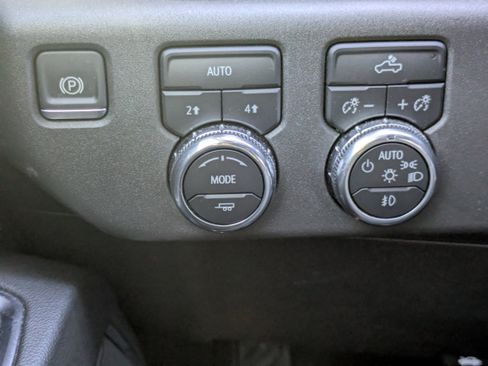 Used 2024 GMC Sierra 1500 Elevation image 14