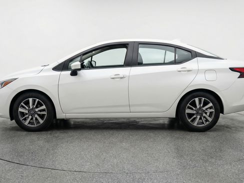 Used 2025 Nissan Versa SV FWD image 5