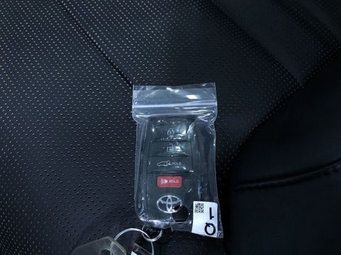 Used 2025 Toyota Sequoia Capstone image 27