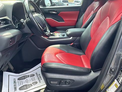 Used 2021 Toyota Highlander XSE image 10