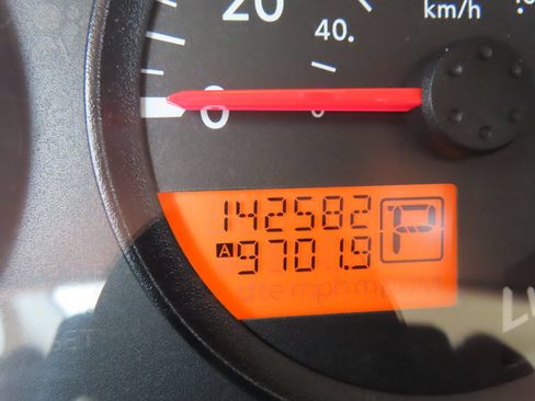 Used 2015 Nissan Frontier SV AWD/4WD image 19