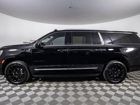 Used 2023 GMC Yukon XL SLT w/ SLT Premium Package image 13