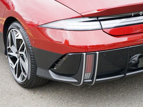 Used 2024 Hyundai Ioniq 6 Limited image 11