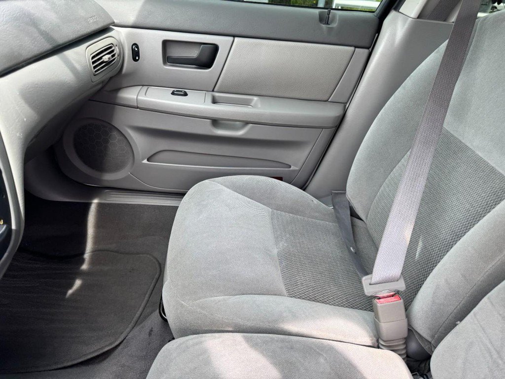 Used 2004 Ford Taurus SE FWD image 13