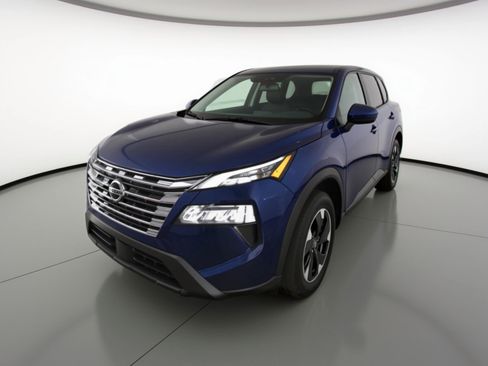 Used 2025 Nissan Rogue SV image 3