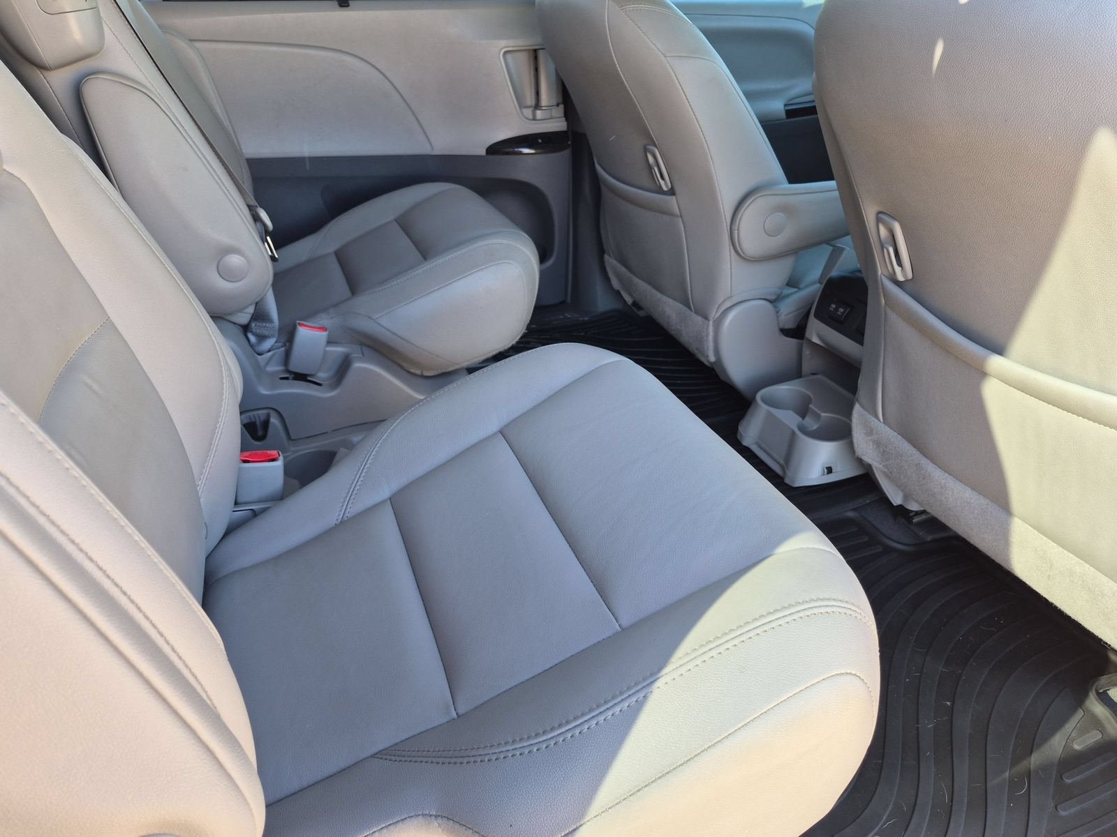 Used 2019 Toyota Sienna XLE w/ XLE Navigation Package FWD image 30