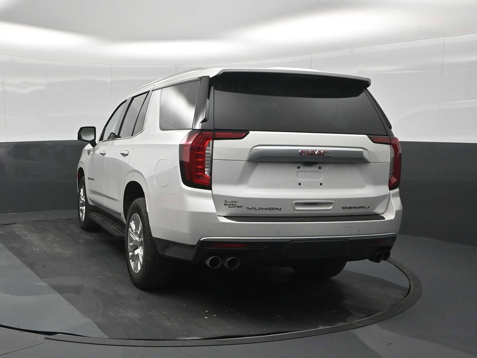 Used 2024 GMC Yukon Denali w/ Advanced Technology Package AWD/4WD image 7