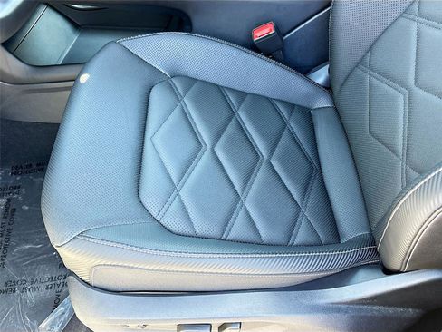 Used 2025 Volkswagen Atlas Cross Sport SE image 19