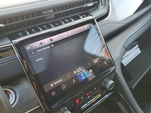 Used 2022 Jeep Grand Cherokee Overland w/ Advanced Protech Group III image 19