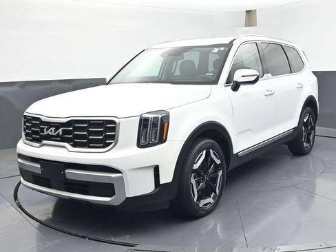 Used 2025 Kia Telluride S FWD image 1