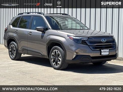 Used 2025 Subaru Forester Premium AWD/4WD image 1