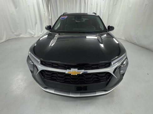 Used 2025 Chevrolet Trax LT w/ LT Convenience Package FWD image 8