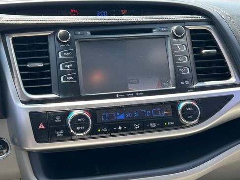 Used 2017 Toyota Highlander XLE image 22
