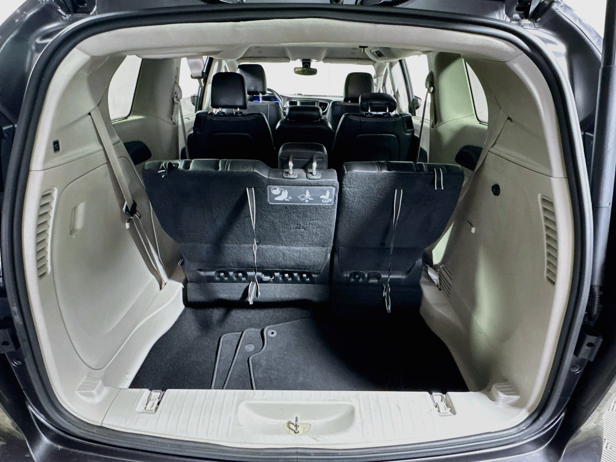 Used 2020 Chrysler Pacifica Touring-L FWD image 24