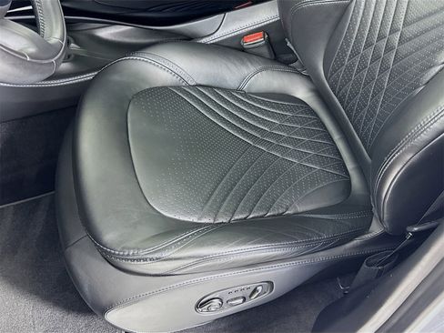 Used 2021 Aston Martin DBX image 18
