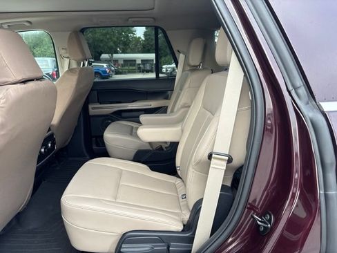 Used 2024 Ford Expedition XLT RWD image 10