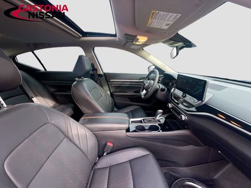 Used 2024 Nissan Altima 2.5 SR w/ SR Premium Package image 37