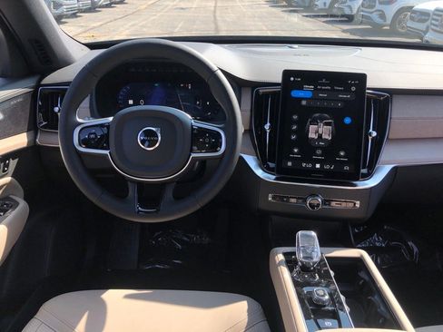 New 2026 Volvo XC90 B6 Plus w/ Protection Package Premier image 17