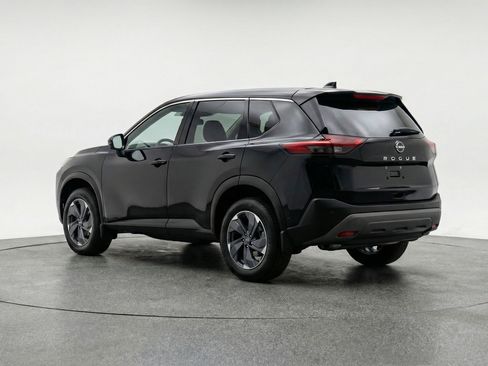 Used 2025 Nissan Rogue SV image 6