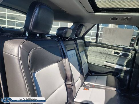 Used 2023 Ford Explorer XLT w/ Equipment Group 202A AWD/4WD image 32