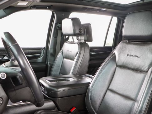 Used 2023 GMC Yukon XL Denali w/ Advanced Technology Package AWD/4WD image 29